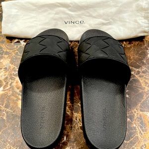 NWOT VINCE ‘Watley’ slides